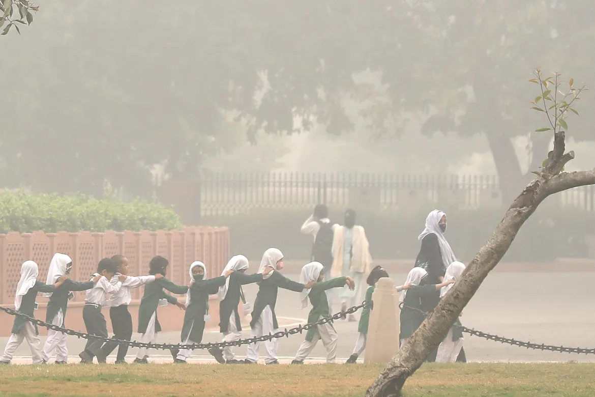 Smog Crisis in New Delhi: School Shutdown Extended