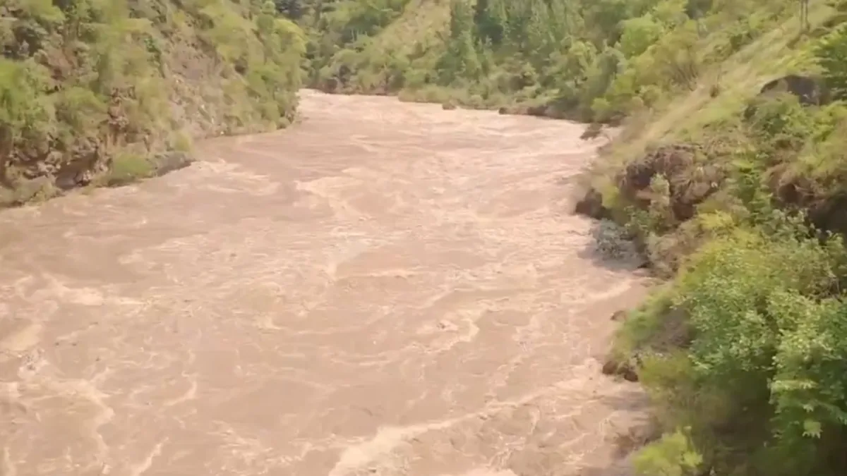 Floodgates of Crisis: How India’s Water Strike Could Drown Regional Peace: Flood in River Jhelum Floodgates of Crisis: How India’s Water Strike Could Drown Regional Peace: Flood in River Jhelum