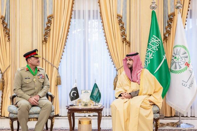 Saudi Arabia Awards Top Honor to Pakistan Army Chief