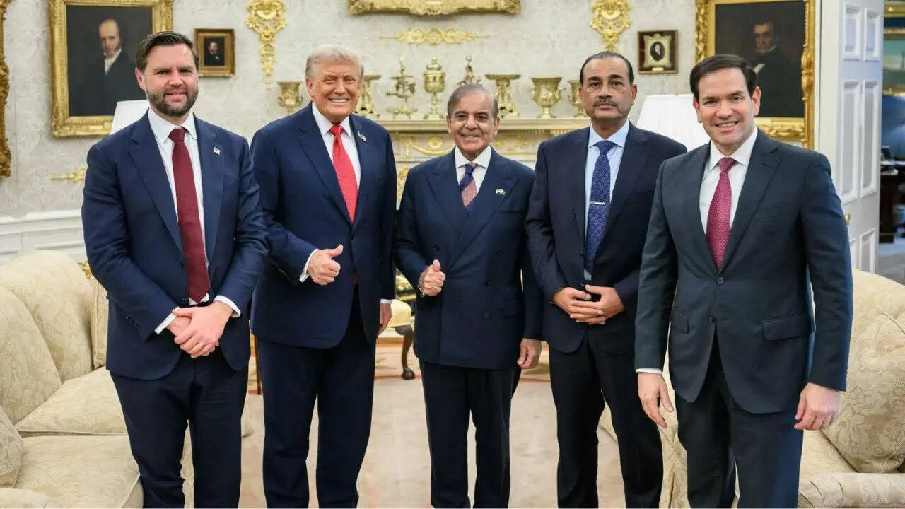Field Marshal Asim Munir Speaks with Trump on US-Iran Tensions Field Marshal Asim Munir Speaks with Trump on US-Iran Tensions