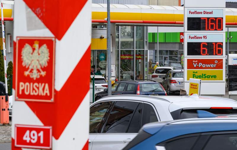 Poland’s Fuel Tax Reprieve: A Precarious Balancing Act Against Inflation Poland’s Fuel Tax Reprieve: A Precarious Balancing Act Against Inflation