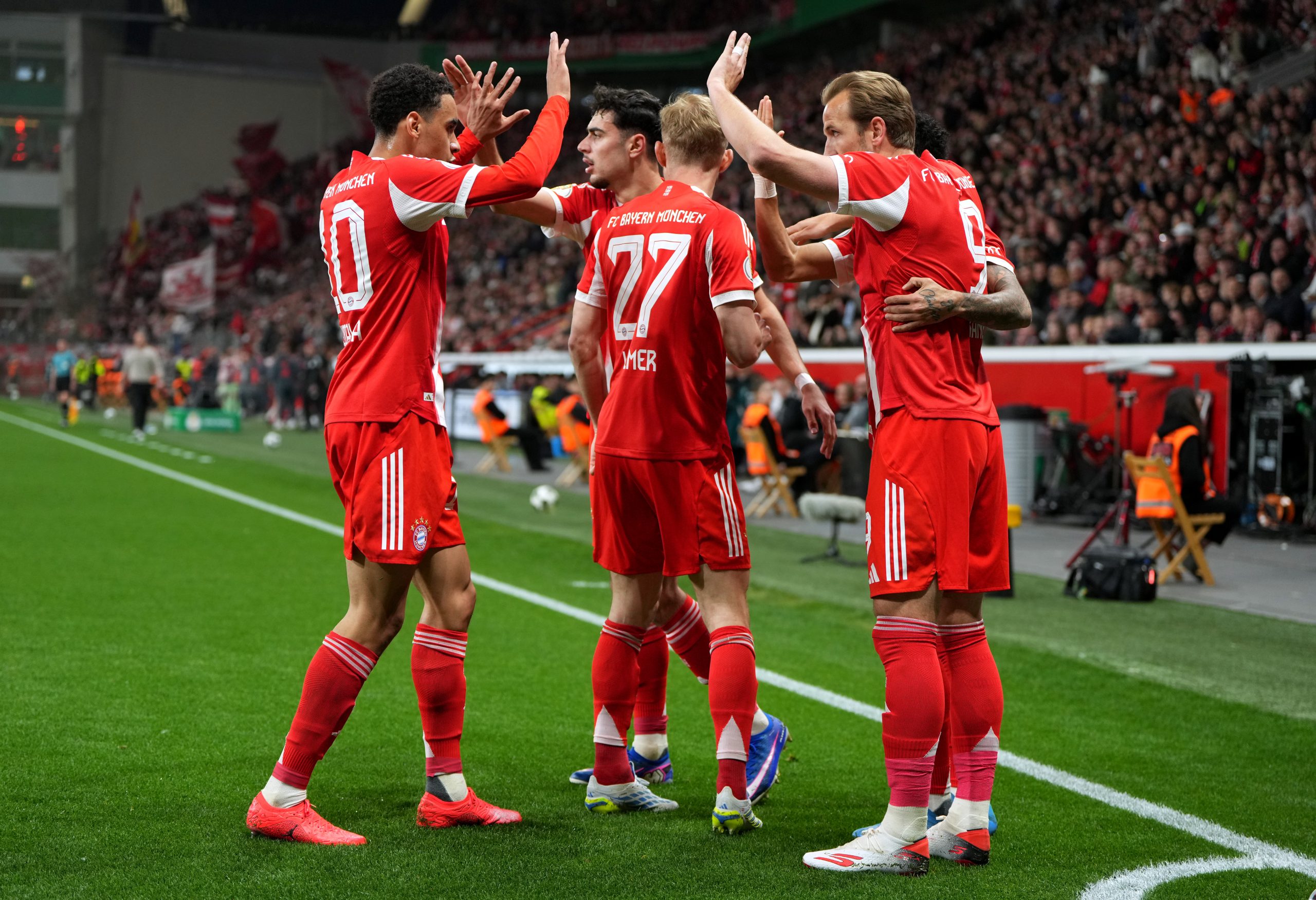 Bayern Munich Advances to DFB-Pokal Final with 2-0 Leverkusen Win; Vlahović, Davies, & Diomande Transfer Speculation Mounts Bayern Munich Advances to DFB-Pokal Final with 2-0 Leverkusen Win; Vlahović, Davies, & Diomande Transfer Speculation Mounts