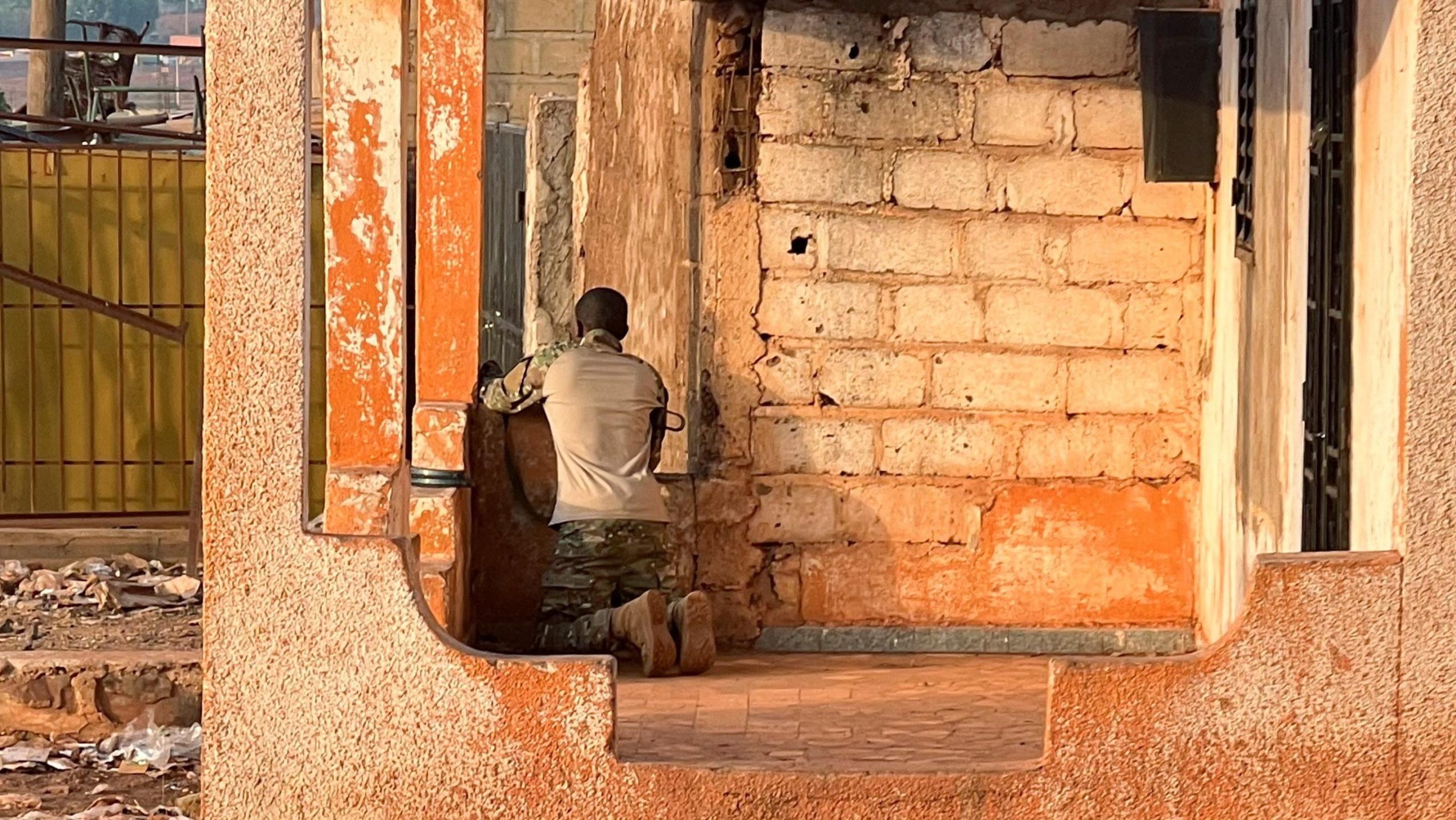 Mali’s Precarious Grip: Coordinated Assaults Expose Junta’s Fragile Authority Mali’s Precarious Grip: Coordinated Assaults Expose Junta’s Fragile Authority