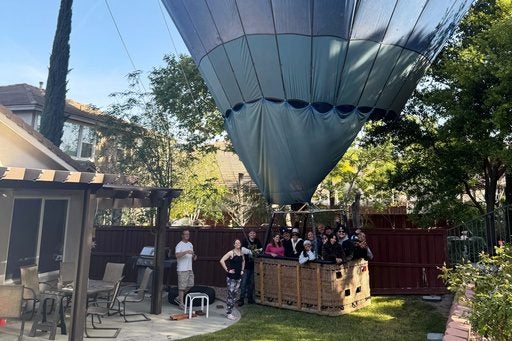 Emergency Hot Air Balloon Landing: 13 Aboard Safely Descend in Southern California Backyard Emergency Hot Air Balloon Landing: 13 Aboard Safely Descend in Southern California Backyard