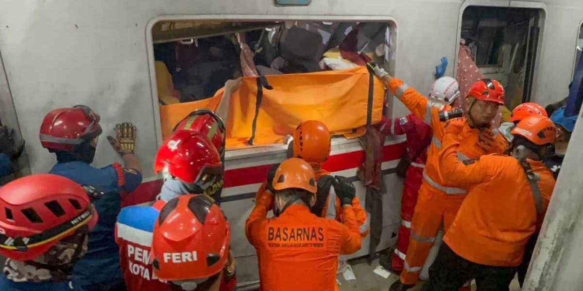 Rohanpur Rail Disaster: A Nation’s Infrastructure Crumbles Under the Weight of Neglect Rohanpur Rail Disaster: A Nation’s Infrastructure Crumbles Under the Weight of Neglect