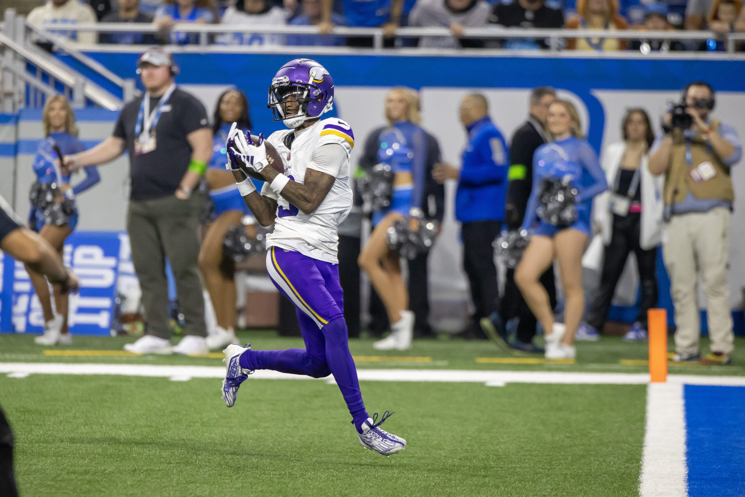 Gridiron Gambit: Vikings’ Addison Extension Illuminates High-Stakes Talent Economics
