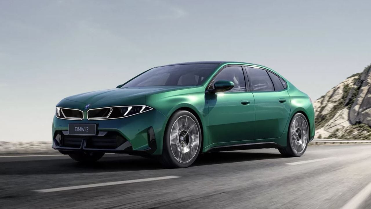 Munich’s Long Play: BMW Stretches EVs for China’s Backseat Powerbrokers Munich’s Long Play: BMW Stretches EVs for China’s Backseat Powerbrokers