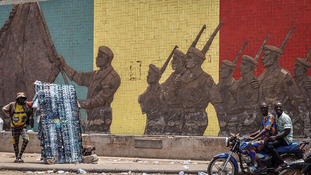Bamako’s Perilous Hunger: Islamist Blockade Strangles Mali’s Capital, Igniting Regional Alarms