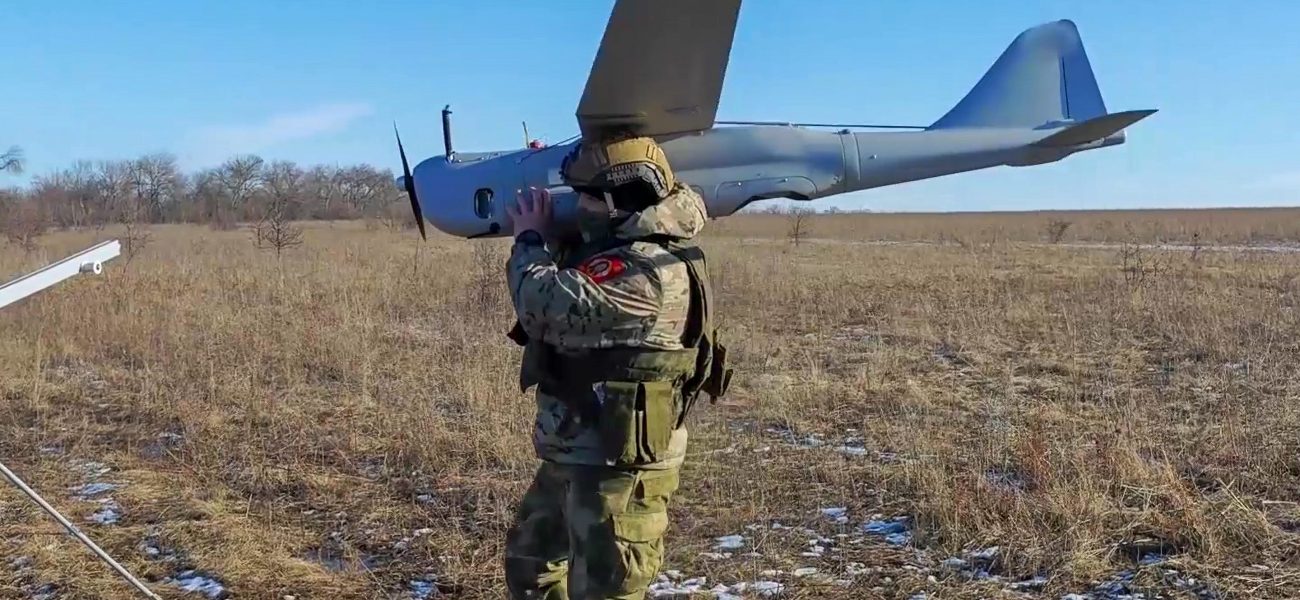 Russian Military Converts Reconnaissance Drones into FPV Quadcopter Motherships for Enhanced Combat Range Russian Military Converts Reconnaissance Drones into FPV Quadcopter Motherships for Enhanced Combat Range