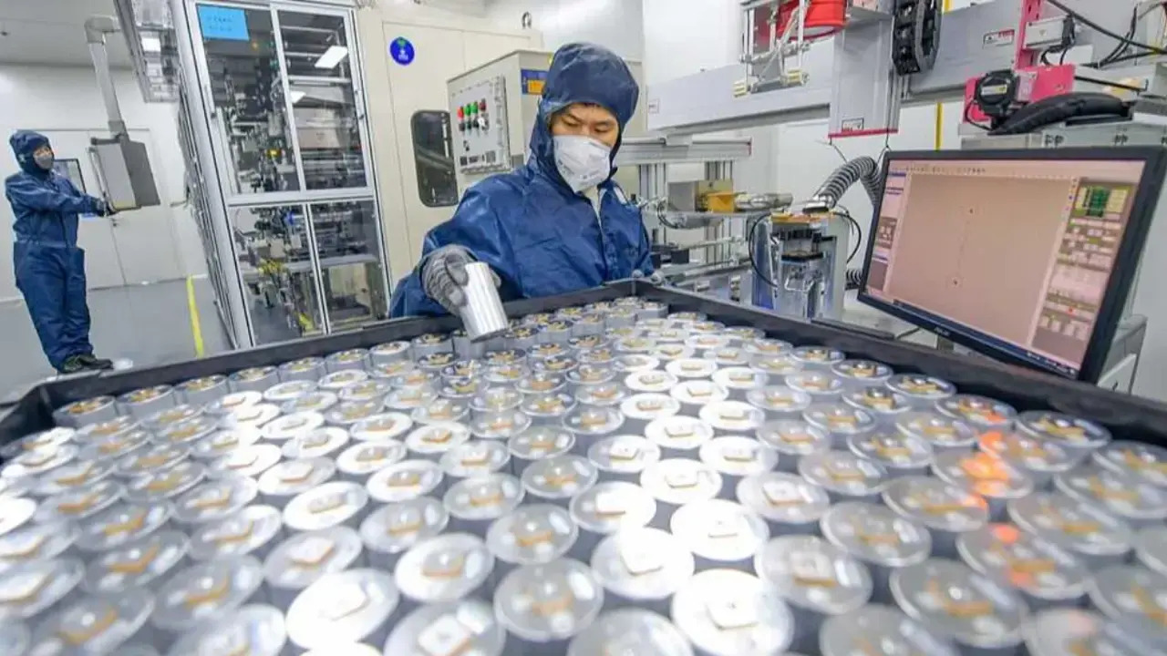 China Pioneers Fireproof EV Battery, Enhancing Electric Vehicle Safety Beyond Traditional Cars