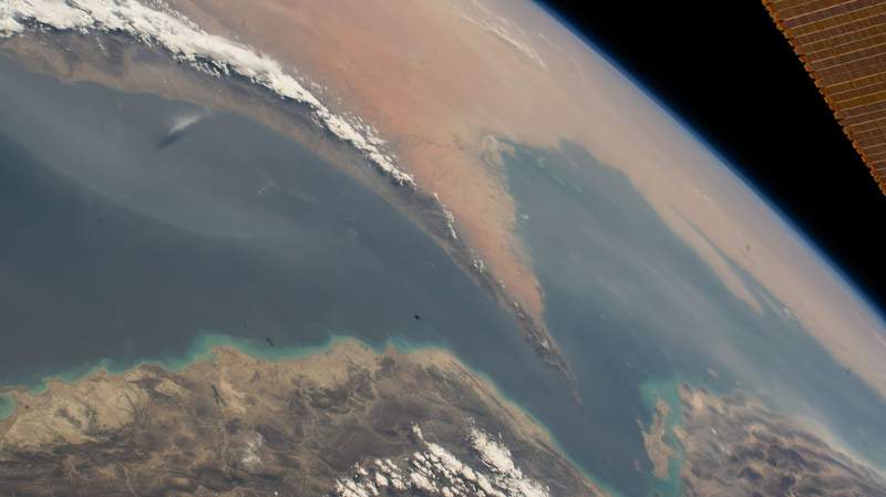 Whispers of Ruin: Strait of Hormuz Nears Standstill, Global Economy on Edge Whispers of Ruin: Strait of Hormuz Nears Standstill, Global Economy on Edge