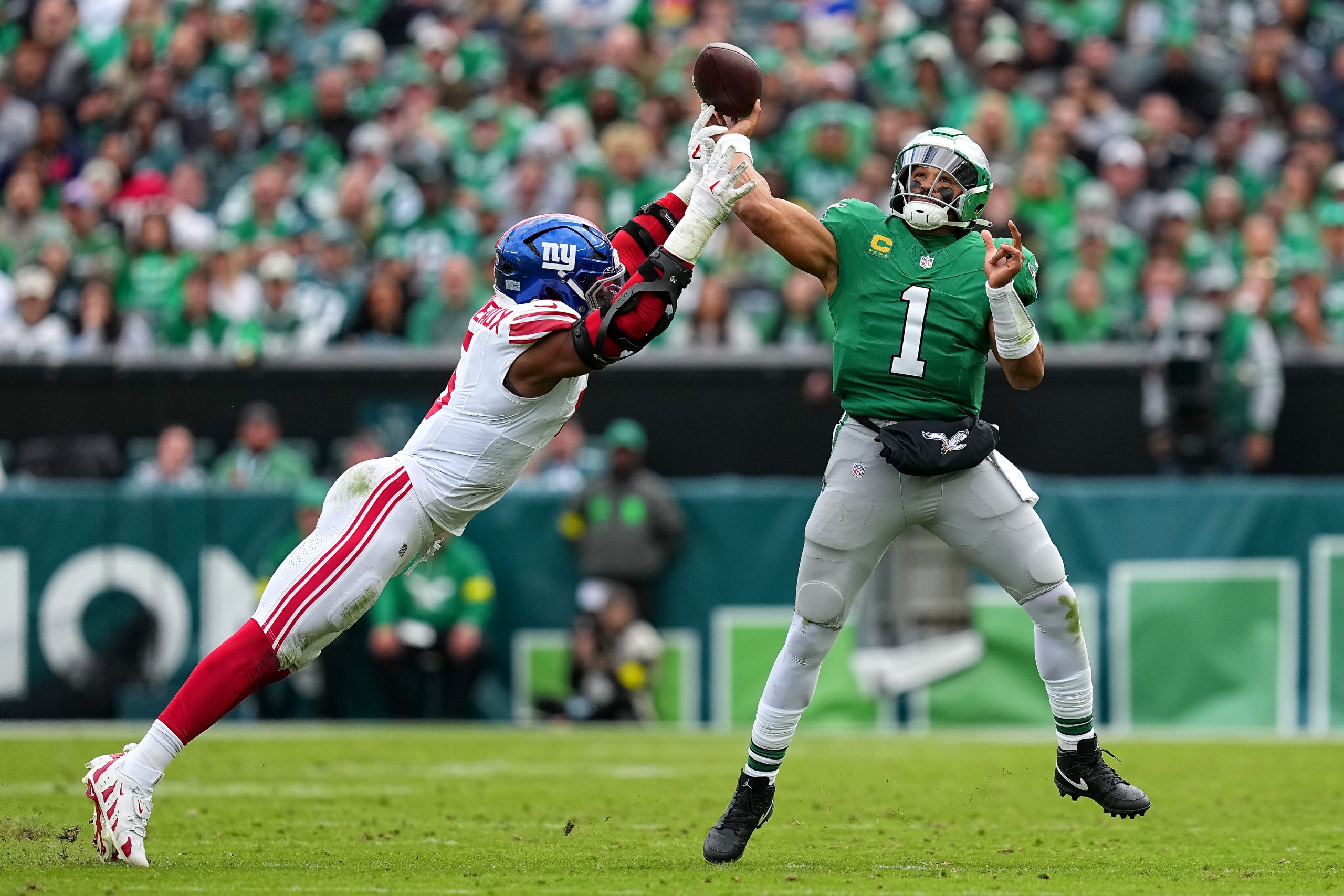 New York Giants Stance on Kayvon Thibodeaux Trade: Reports Suggest Unlikely Move for Star Edge Rusher