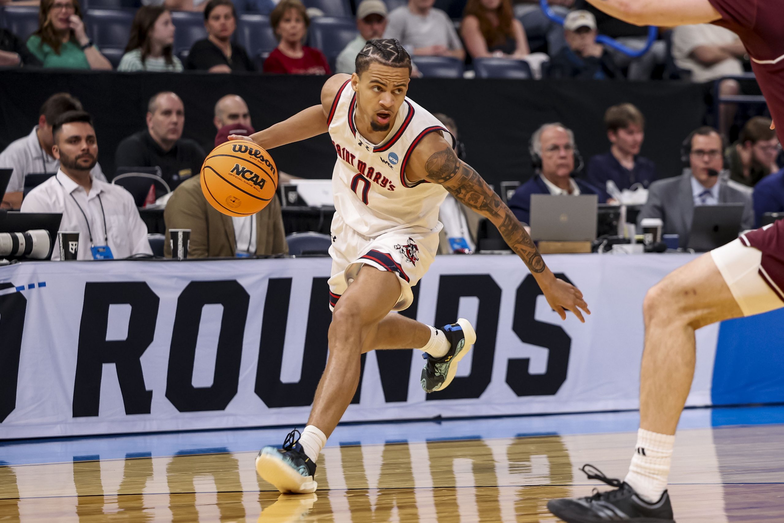 Portal’s Power Play: Mikey Lewis Jumps to Texas, Reshaping College Hoops Fortunes Portal’s Power Play: Mikey Lewis Jumps to Texas, Reshaping College Hoops Fortunes