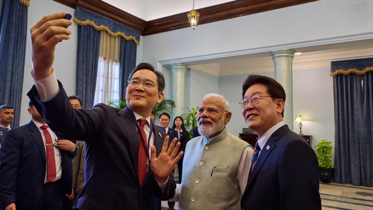 South Korea-India Summit: Lee Jae Myung, Modi, Samsung Chairman Ignite ‘Selfie Diplomacy’ South Korea-India Summit: Lee Jae Myung, Modi, Samsung Chairman Ignite ‘Selfie Diplomacy’