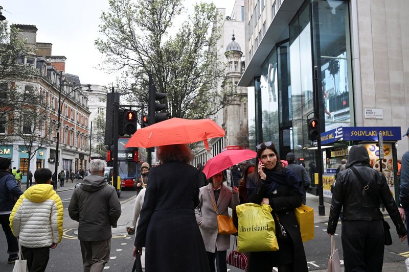 Britain’s Shoppers Hit the Brakes, Sparking Economic Jitters Beyond UK Shores Britain’s Shoppers Hit the Brakes, Sparking Economic Jitters Beyond UK Shores