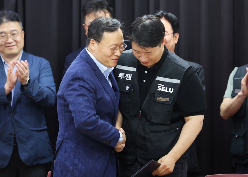 Chaebol Quakes: Samsung’s Pay Deal a Truce, Not Peace, for Tech’s Global Power Dynamic Chaebol Quakes: Samsung’s Pay Deal a Truce, Not Peace, for Tech’s Global Power Dynamic