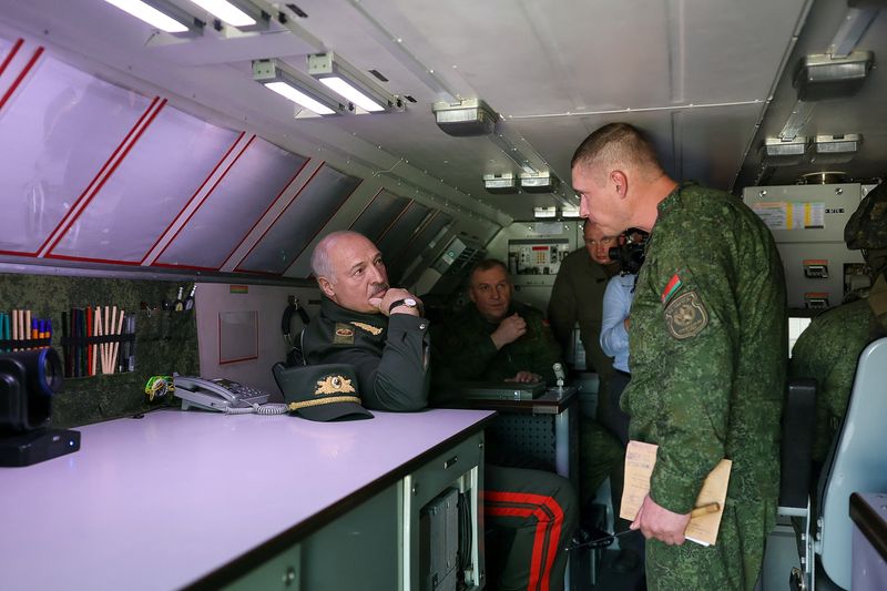 Lukashenko’s High Wire Act: Minsk Vows No War, But Russian Shadow Looms Large Lukashenko’s High Wire Act: Minsk Vows No War, But Russian Shadow Looms Large