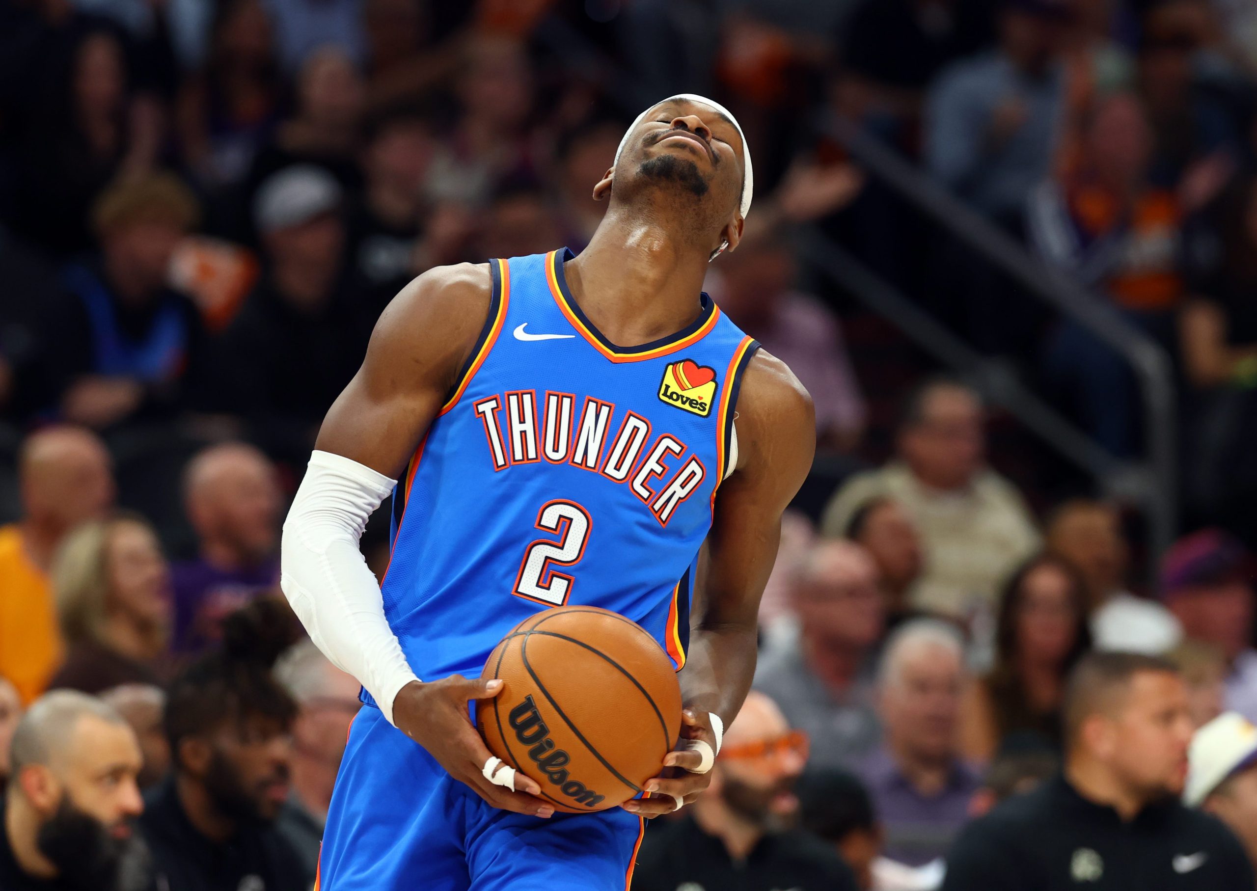 The Billion-Dollar Embrace: Gilgeous-Alexander Confronts James, Reshaping NBA’s Global Monarchy