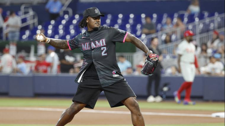 Gridiron Gaffe: Quarterback’s Ceremonial Pitch Exposes Brutal Glare of Digital Scrutiny Gridiron Gaffe: Quarterback’s Ceremonial Pitch Exposes Brutal Glare of Digital Scrutiny