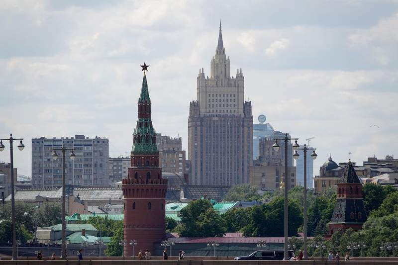 Moscow’s Shrewd Gambit: Kremlin Whispers Peace While Europe Steels for War Moscow’s Shrewd Gambit: Kremlin Whispers Peace While Europe Steels for War