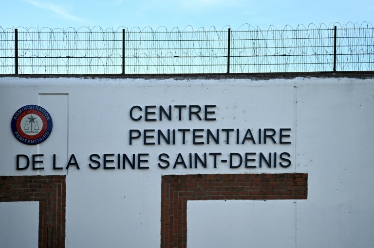 Inferno Behind Iron Bars: Paris’s Unseen Summer of Suffering as Heat Breaks Down French Justice