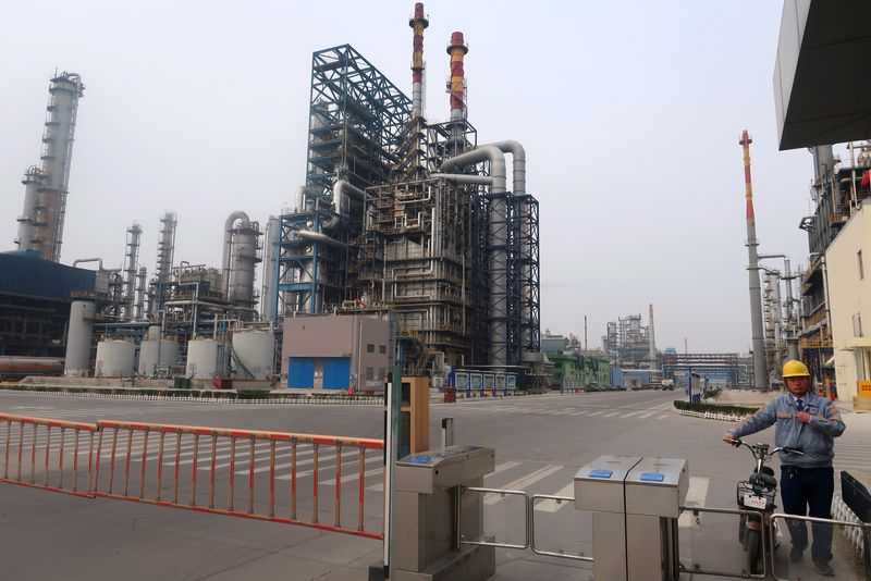 Beijing’s Black Gold Blight: China’s ‘Teapot’ Refiners Choke Amid Economic Chill Beijing’s Black Gold Blight: China’s ‘Teapot’ Refiners Choke Amid Economic Chill