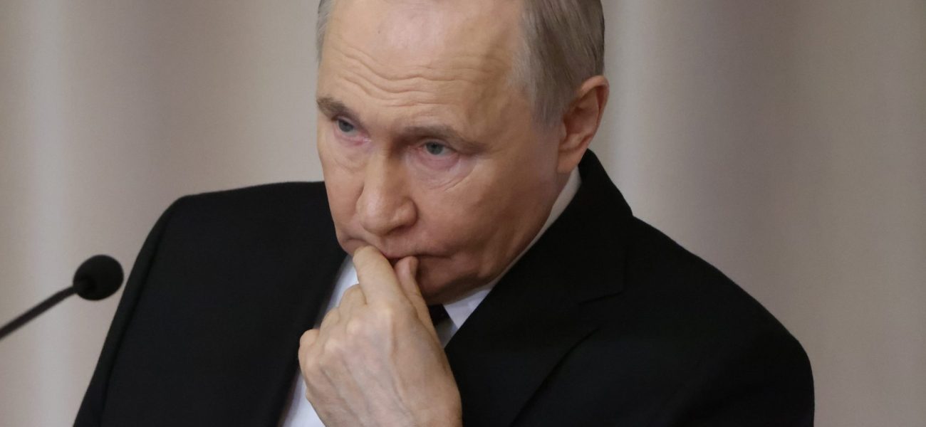Kremlin’s Crumbling Facade: Senior Official’s Despair Shatters Putin’s Narrative Amid Economic Woes Kremlin’s Crumbling Facade: Senior Official’s Despair Shatters Putin’s Narrative Amid Economic Woes