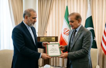 Iran Offers Diplomatic Proposal to negotiate with the US to the Intermediary Pakistan: A Diplomatic step toward peace and negotiation. Iran Offers Diplomatic Proposal to negotiate with the US to the Intermediary Pakistan: A Diplomatic step toward peace and negotiation.