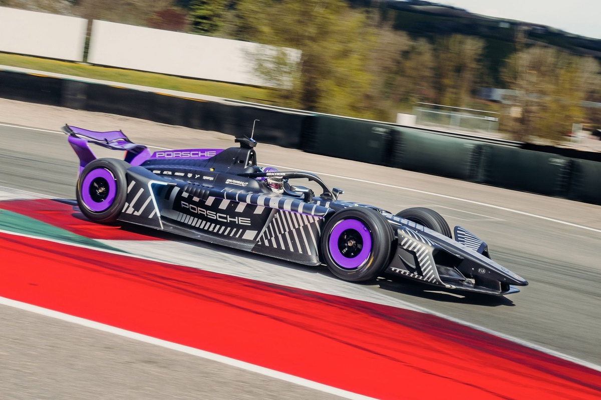 Power Play: Formula E’s High-Wire Act Balancing Raw Speed and Strategic Efficiency Power Play: Formula E’s High-Wire Act Balancing Raw Speed and Strategic Efficiency
