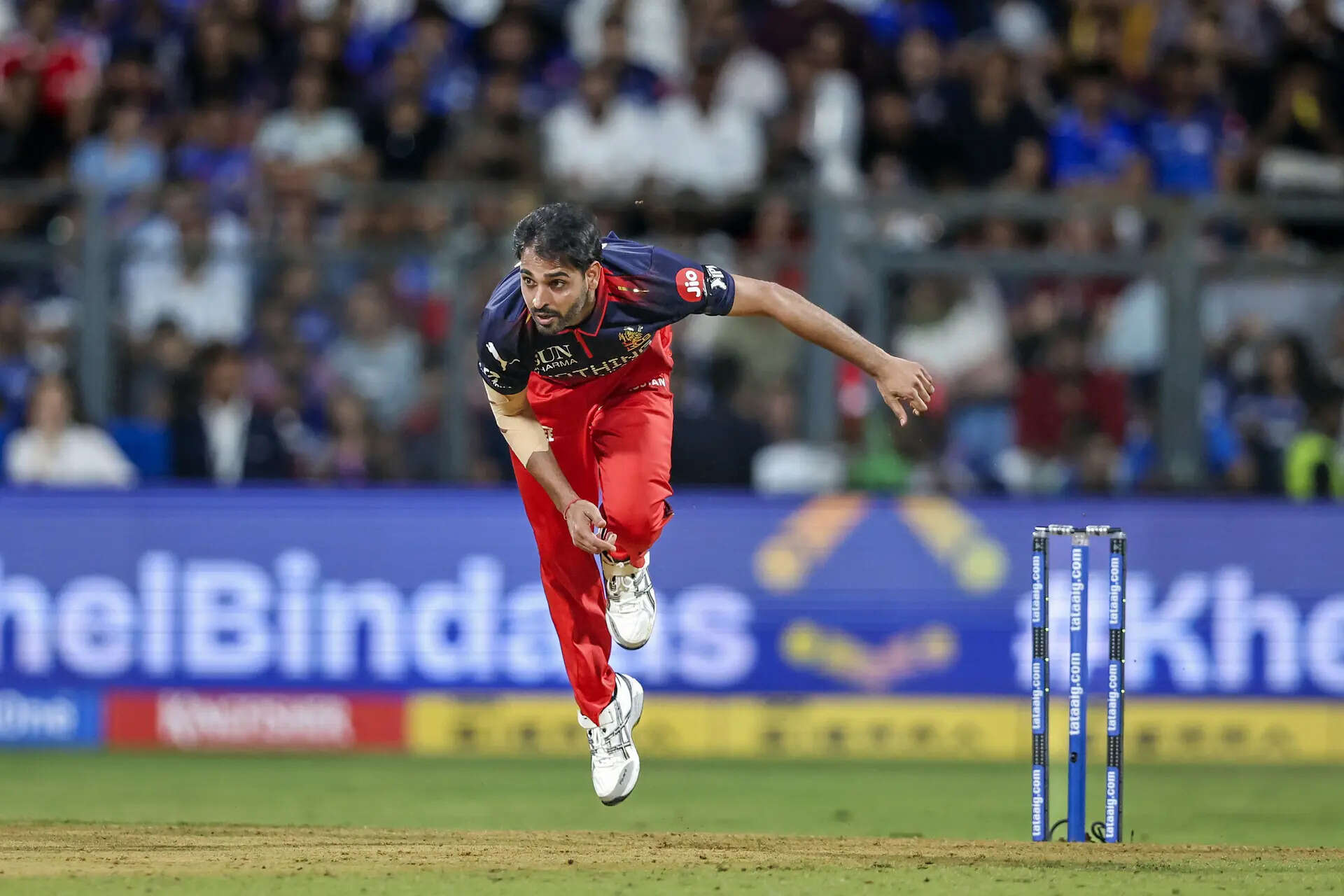 The Enduring Game: An Aging Fast Bowler Defies Cricket’s Youth Obsession, Mirroring Shifting Economies The Enduring Game: An Aging Fast Bowler Defies Cricket’s Youth Obsession, Mirroring Shifting Economies