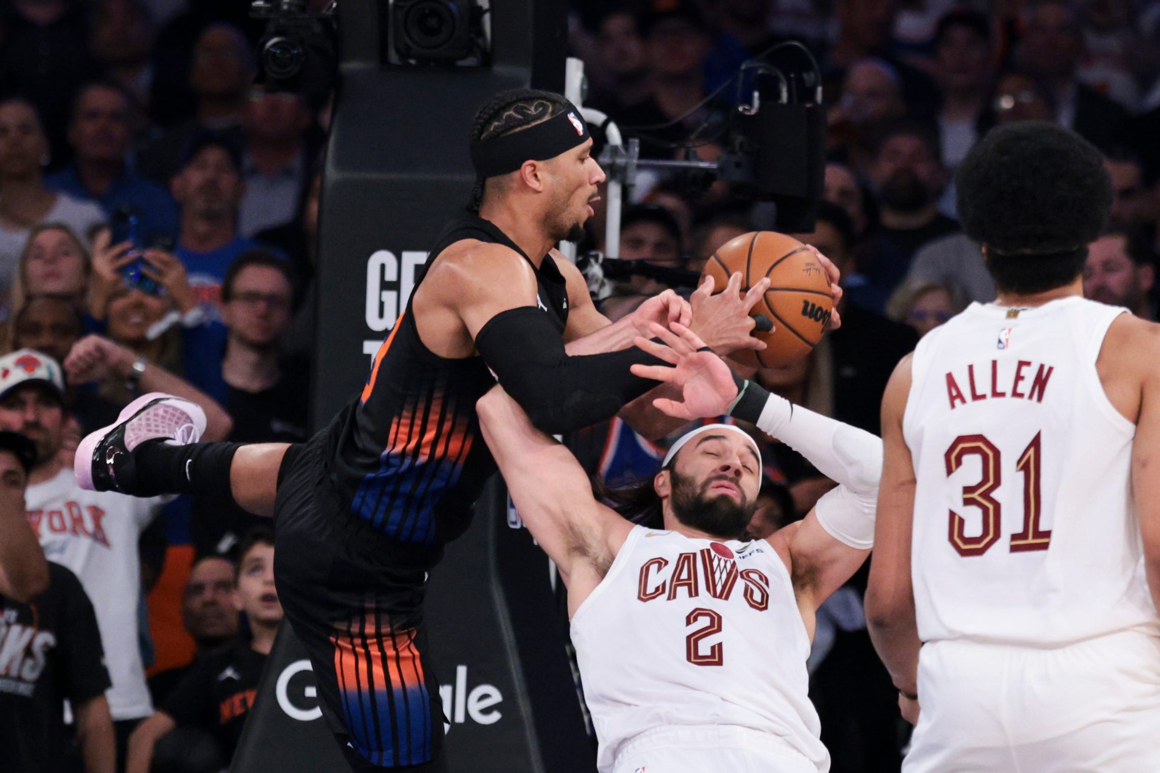 Madison Square Garden Becomes ‘Tomb of the Cavaliers’ as Knicks’ Cinderella Run Captivates a Global Audience