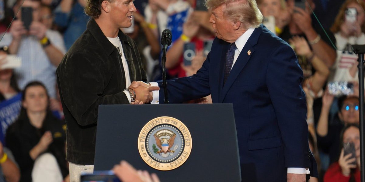 Gridiron Politic: Star Quarterback’s Endorsement Stirs New York, Jolts National Stage Gridiron Politic: Star Quarterback’s Endorsement Stirs New York, Jolts National Stage