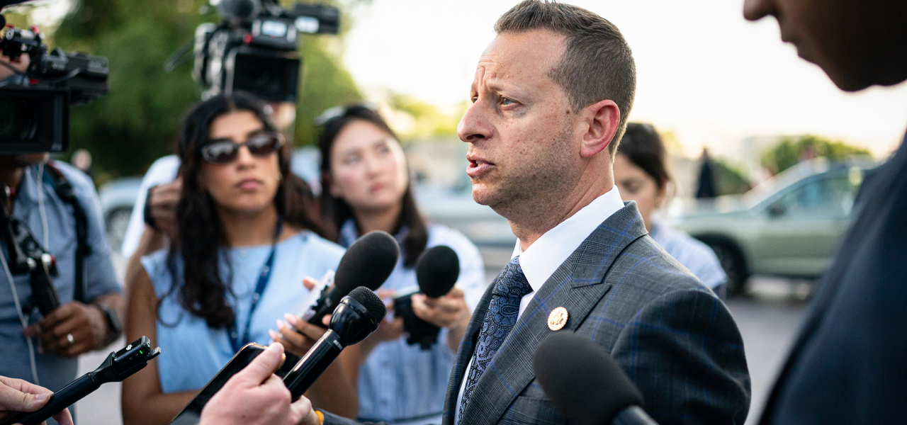 Dems’ Intra-Party War: Threat to Oust Congresswoman Previews Unruly Session