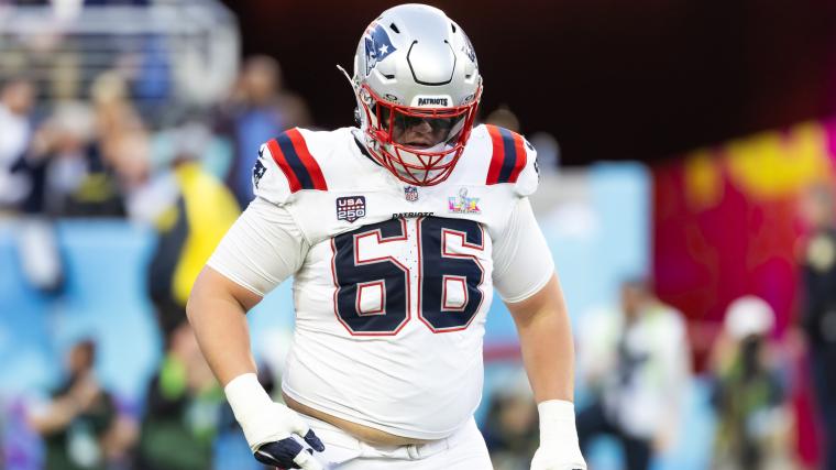 The Weight of the Jersey: A Patriot’s Lonely Battle Against the Echoes of Defeat