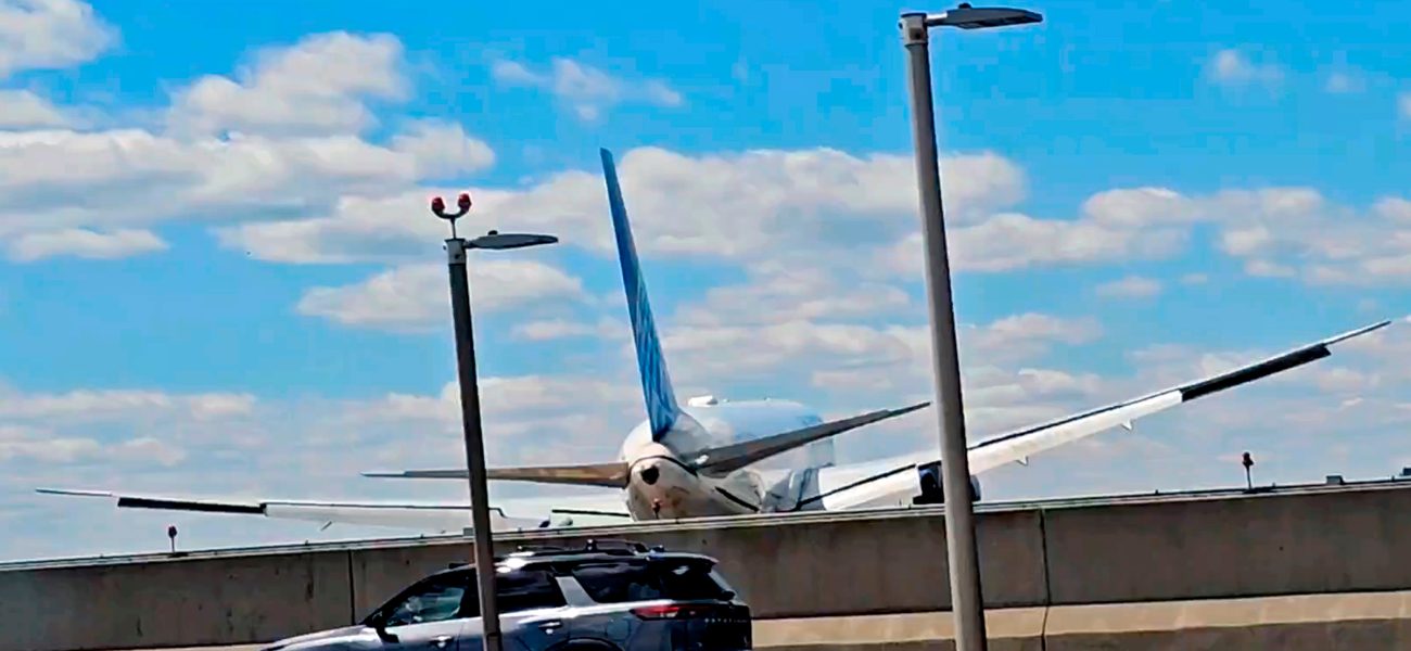 Edge of Catastrophe: A Copilot’s Fleeting Awareness, a Pole’s Unyielding Grip Edge of Catastrophe: A Copilot’s Fleeting Awareness, a Pole’s Unyielding Grip