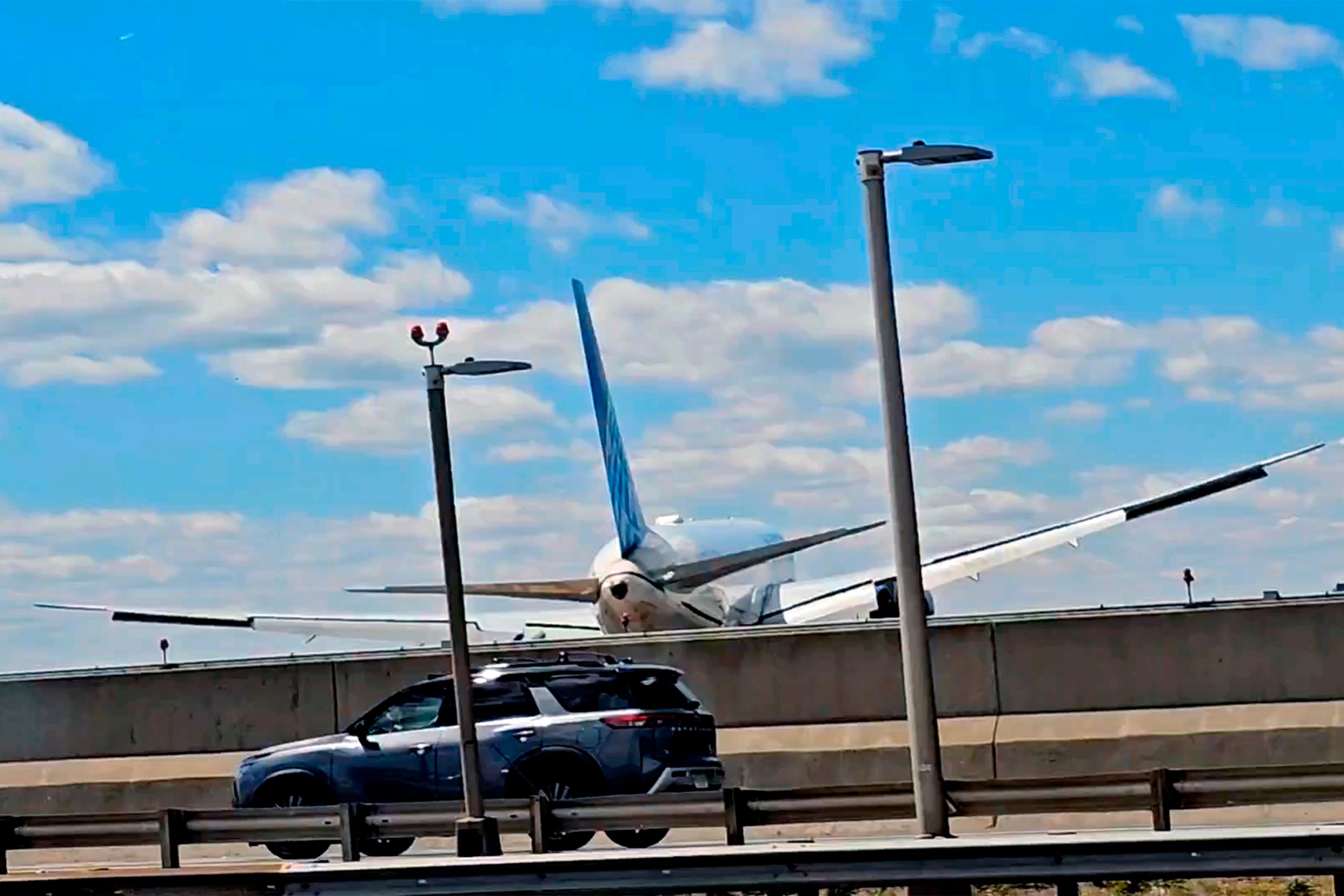 Edge of Catastrophe: A Copilot’s Fleeting Awareness, a Pole’s Unyielding Grip Edge of Catastrophe: A Copilot’s Fleeting Awareness, a Pole’s Unyielding Grip