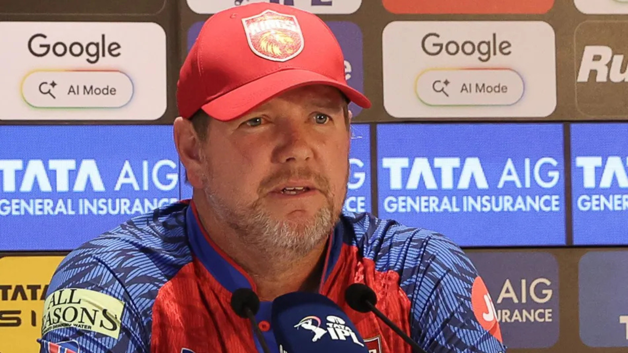 Coach’s ‘Hometown Call’ Rocks BBL, Leaving Sydney Scrambling Coach’s ‘Hometown Call’ Rocks BBL, Leaving Sydney Scrambling