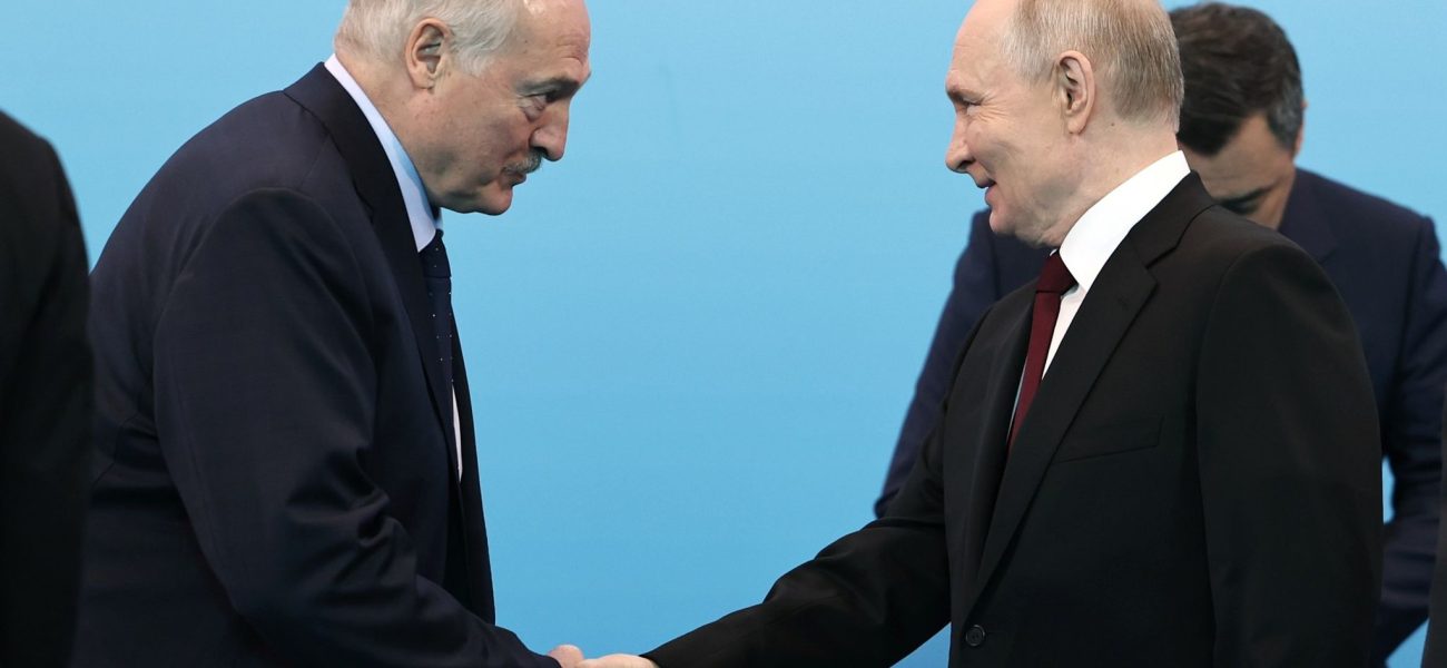 Minsk’s Tightrope Walk: Lukashenko’s ‘Peace’ Play Amid Kyiv’s War Drums