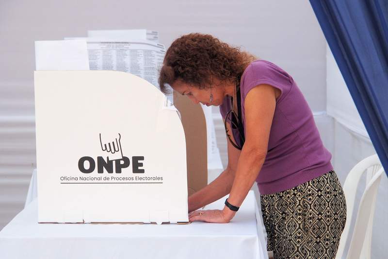 Peru’s Tightrope: A High-Stakes Choice Between Left and Right Ideologies Peru’s Tightrope: A High-Stakes Choice Between Left and Right Ideologies