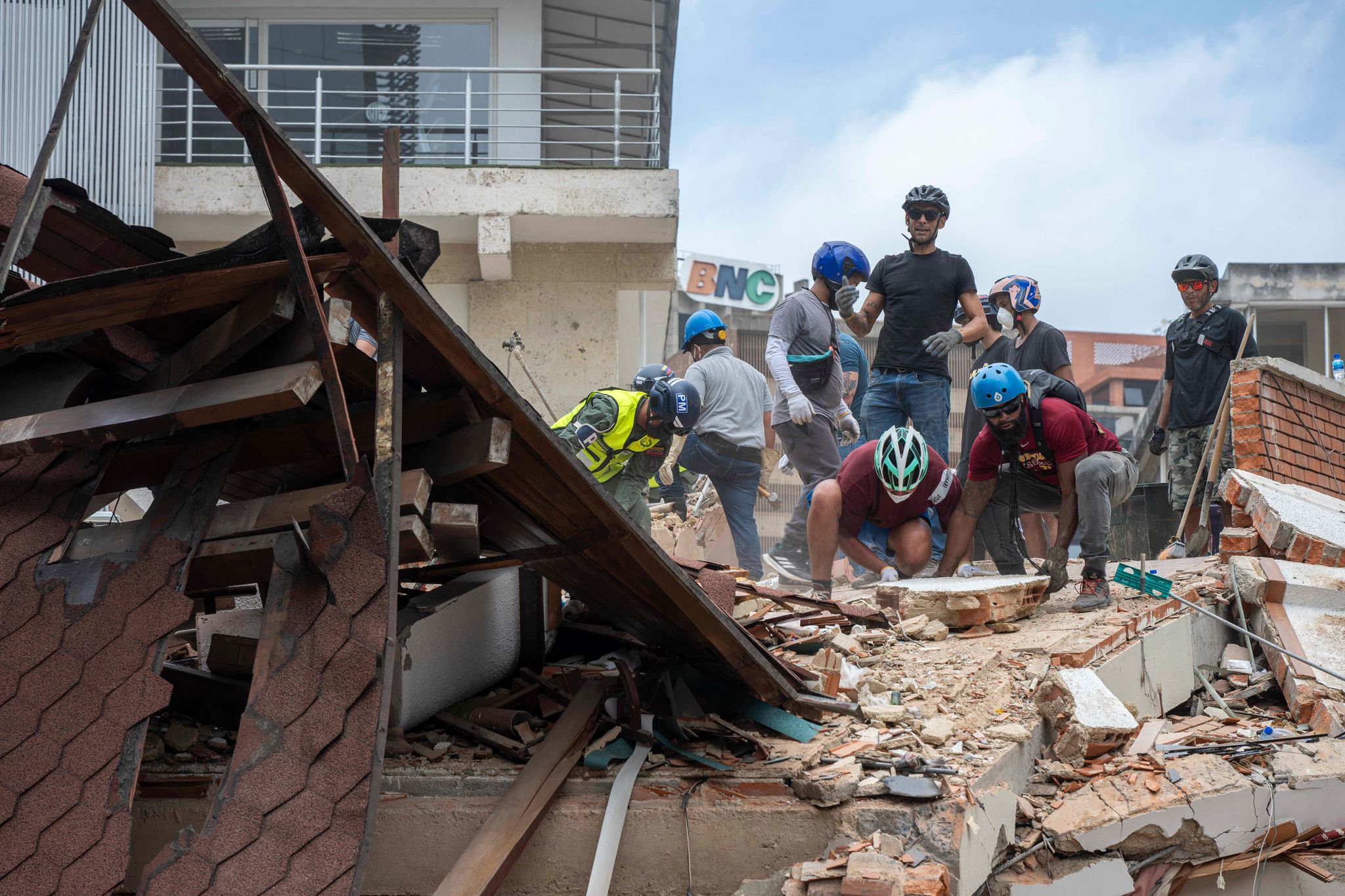Caracas Aftershocks: Quake Magnifies Venezuela’s Political Fault Lines Caracas Aftershocks: Quake Magnifies Venezuela’s Political Fault Lines