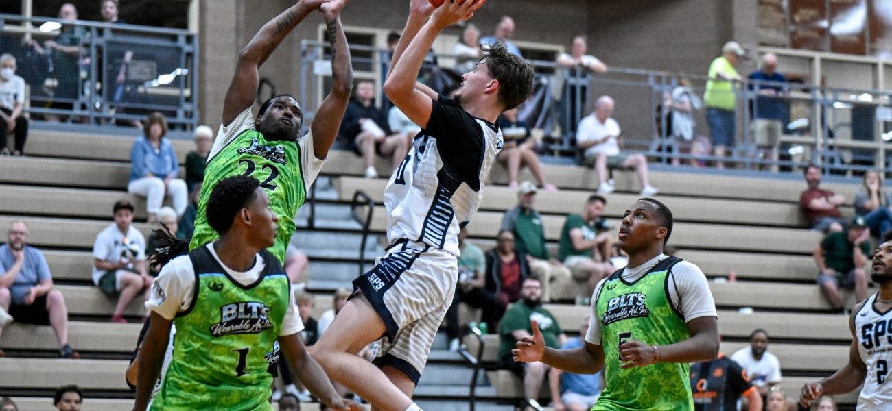 Hoop Dreams on the Urban Griddle: Lansing All-American Bets Big on Dee Brown, Chicago Hoop Dreams on the Urban Griddle: Lansing All-American Bets Big on Dee Brown, Chicago