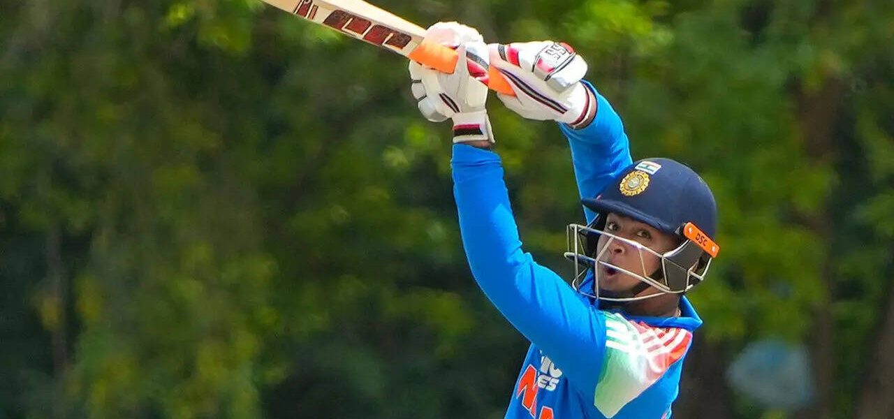 Controversial Umpire’s Call Ignites Firestorm in South Asian Cricket Controversial Umpire’s Call Ignites Firestorm in South Asian Cricket