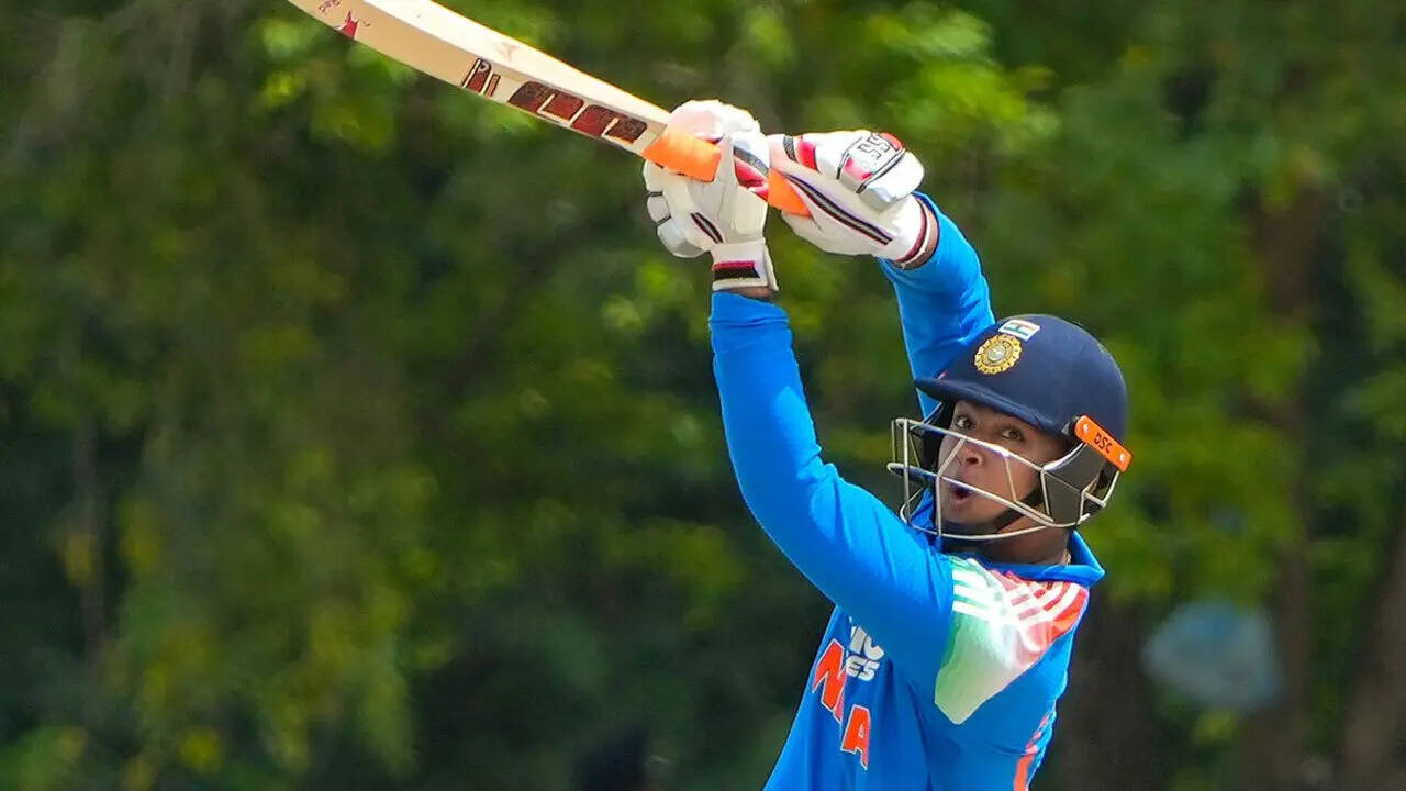 Controversial Umpire’s Call Ignites Firestorm in South Asian Cricket Controversial Umpire’s Call Ignites Firestorm in South Asian Cricket