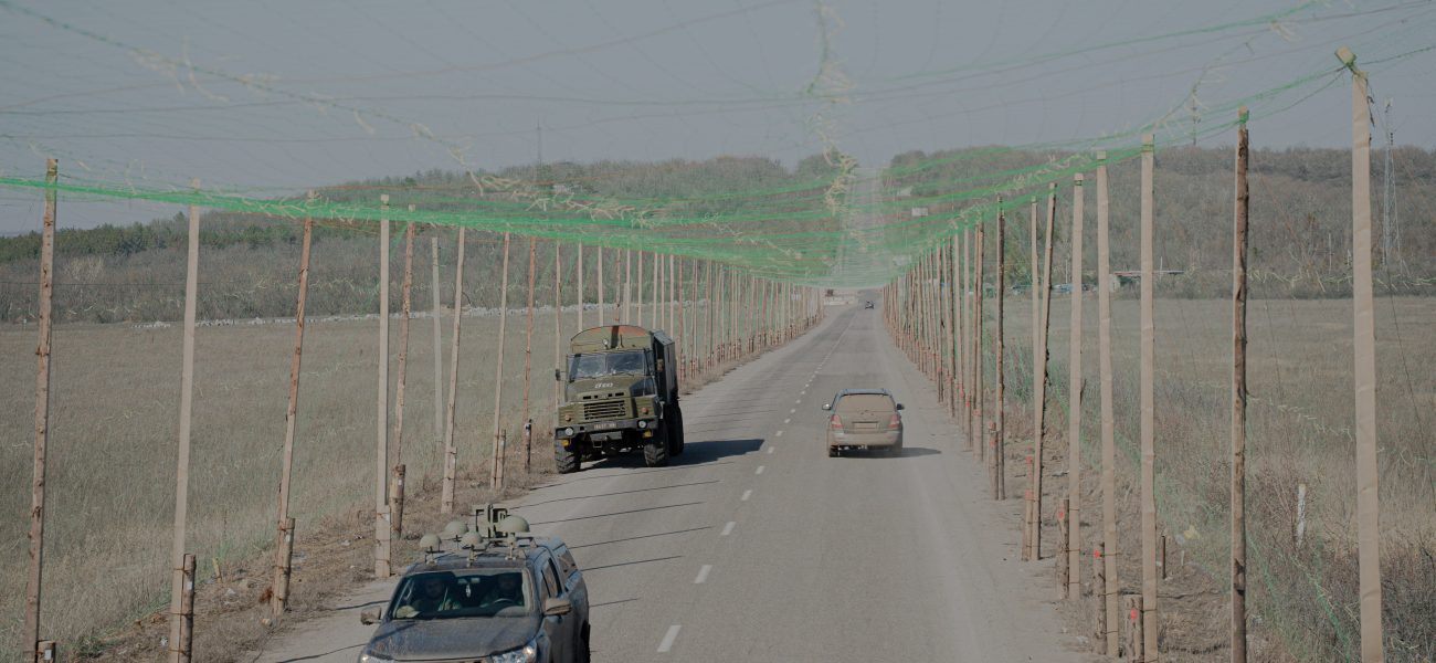 Ukraine’s Unseen Barrier: How a ‘Florida-Length’ Netting Strategy Redefines Modern War Defense