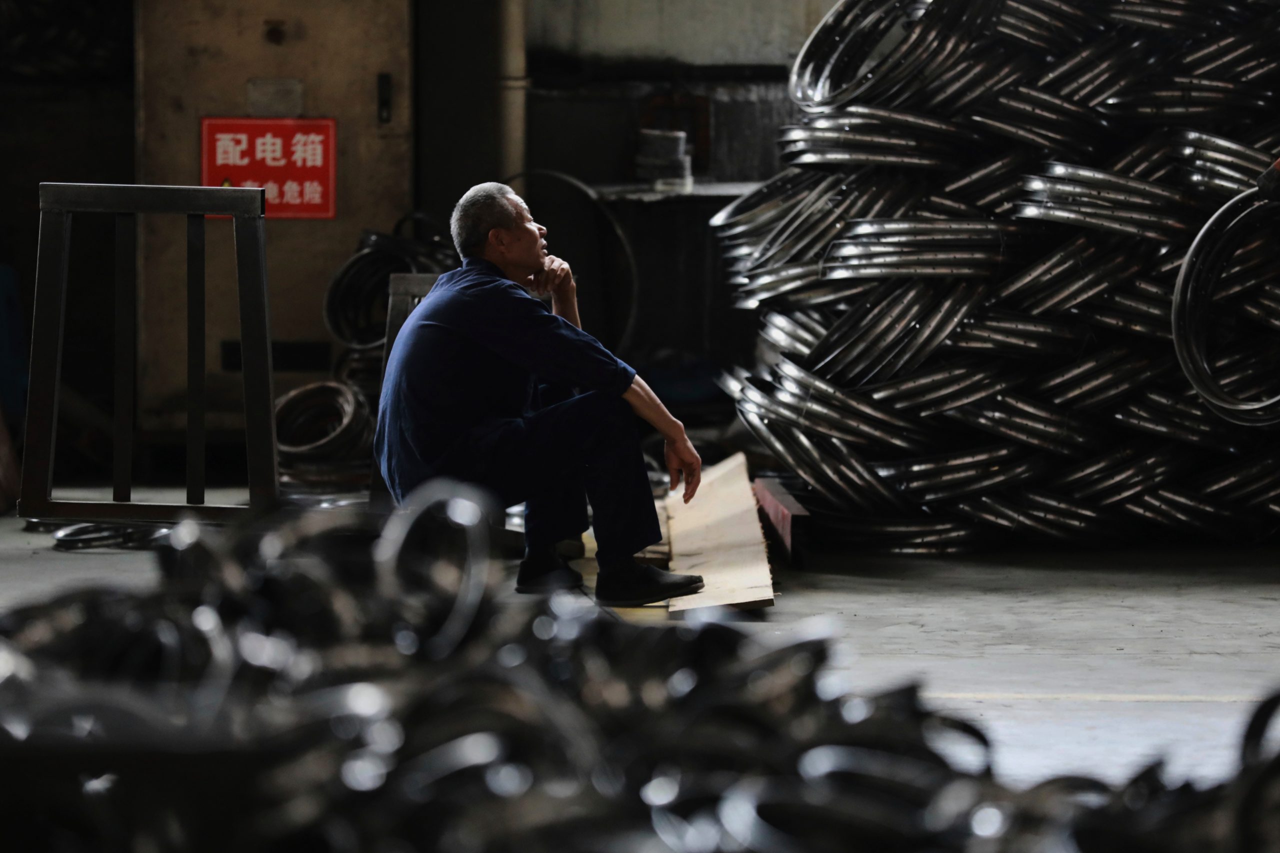 Beijing’s Factory Floor Fizzles, Sparking Global Jitters on Growth Beijing’s Factory Floor Fizzles, Sparking Global Jitters on Growth