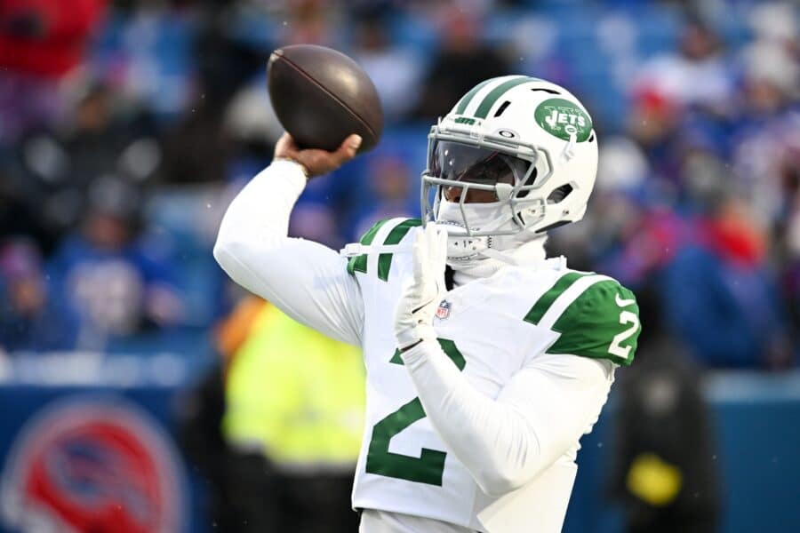 Beyond the Hail Mary: Tyrod Taylor, Packers, and the Geopolitics of Gridiron Grifts Beyond the Hail Mary: Tyrod Taylor, Packers, and the Geopolitics of Gridiron Grifts