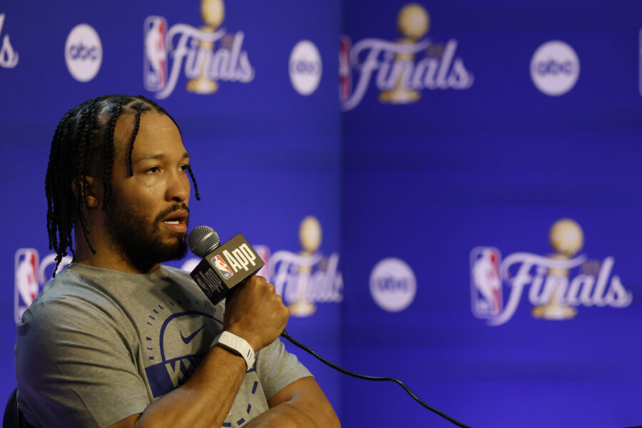 The Brutal Economics of Being Overshadowed: Jalen Brunson’s Gritty Ascent from Doncic’s Long Shadow The Brutal Economics of Being Overshadowed: Jalen Brunson’s Gritty Ascent from Doncic’s Long Shadow