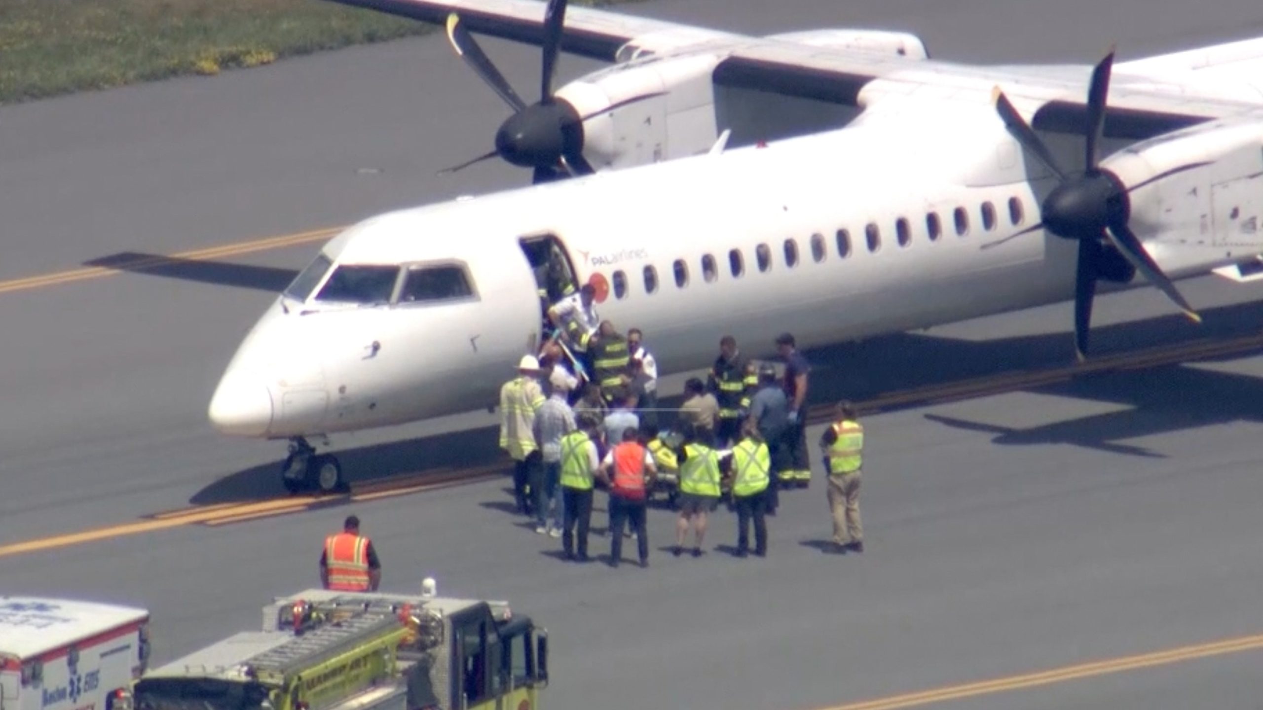 Cabin Chaos: Passengers Intervene After Pilot’s Mid-Flight Emergency, Rending Air Safety Norms Bare Cabin Chaos: Passengers Intervene After Pilot’s Mid-Flight Emergency, Rending Air Safety Norms Bare