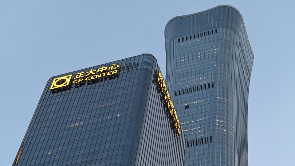 Beijing’s Aerial Illusion: How a Skyscraper Impact Vanished from Reality