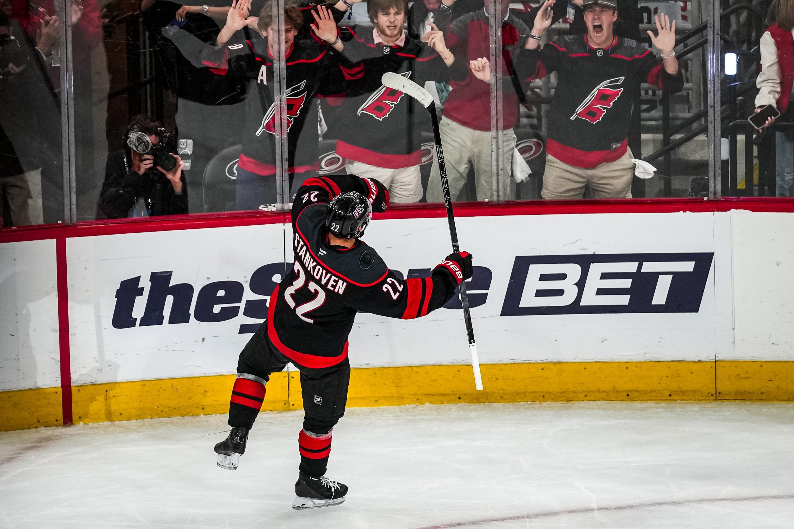 Size Doesn’t Matter: How an Unsung Player Shifted Momentum, Echoing Global Underdog Dynamics Size Doesn’t Matter: How an Unsung Player Shifted Momentum, Echoing Global Underdog Dynamics